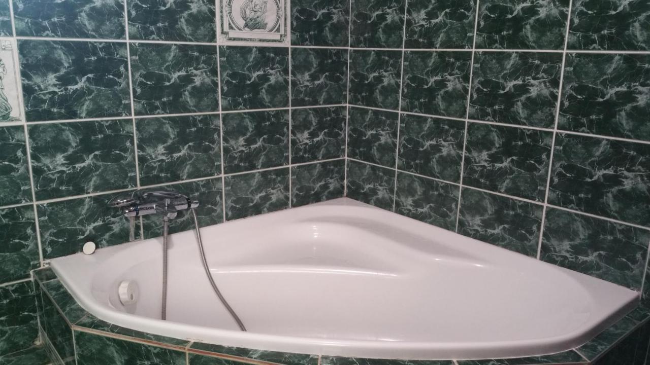 Basse-Cour De Montin Au 256 Chemin De La Rocaille A 38510 Vezeronce Curtin Bed & Breakfast Morestel Ngoại thất bức ảnh