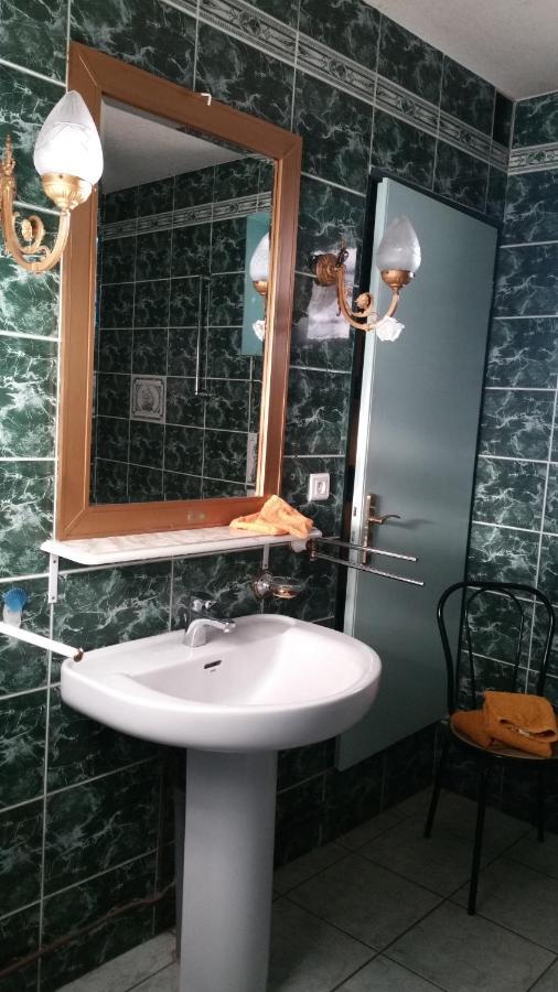 Basse-Cour De Montin Au 256 Chemin De La Rocaille A 38510 Vezeronce Curtin Bed & Breakfast Morestel Ngoại thất bức ảnh